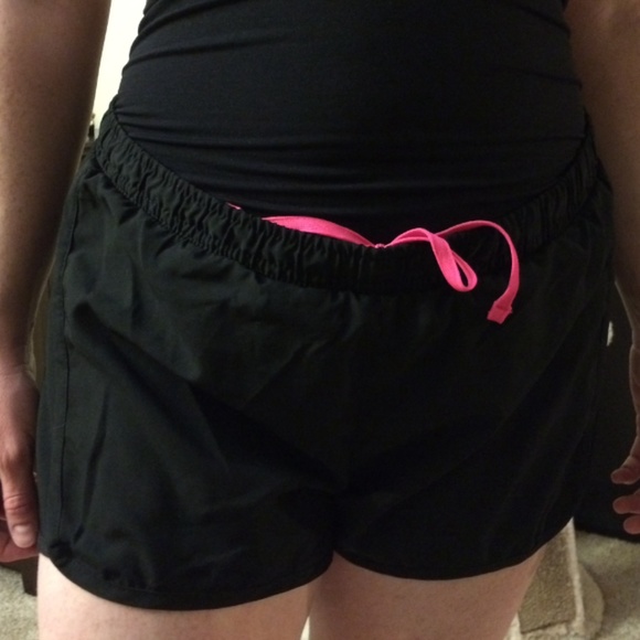 Old Navy Active MATERNITY Running Shorts - Picture 1 of 2
